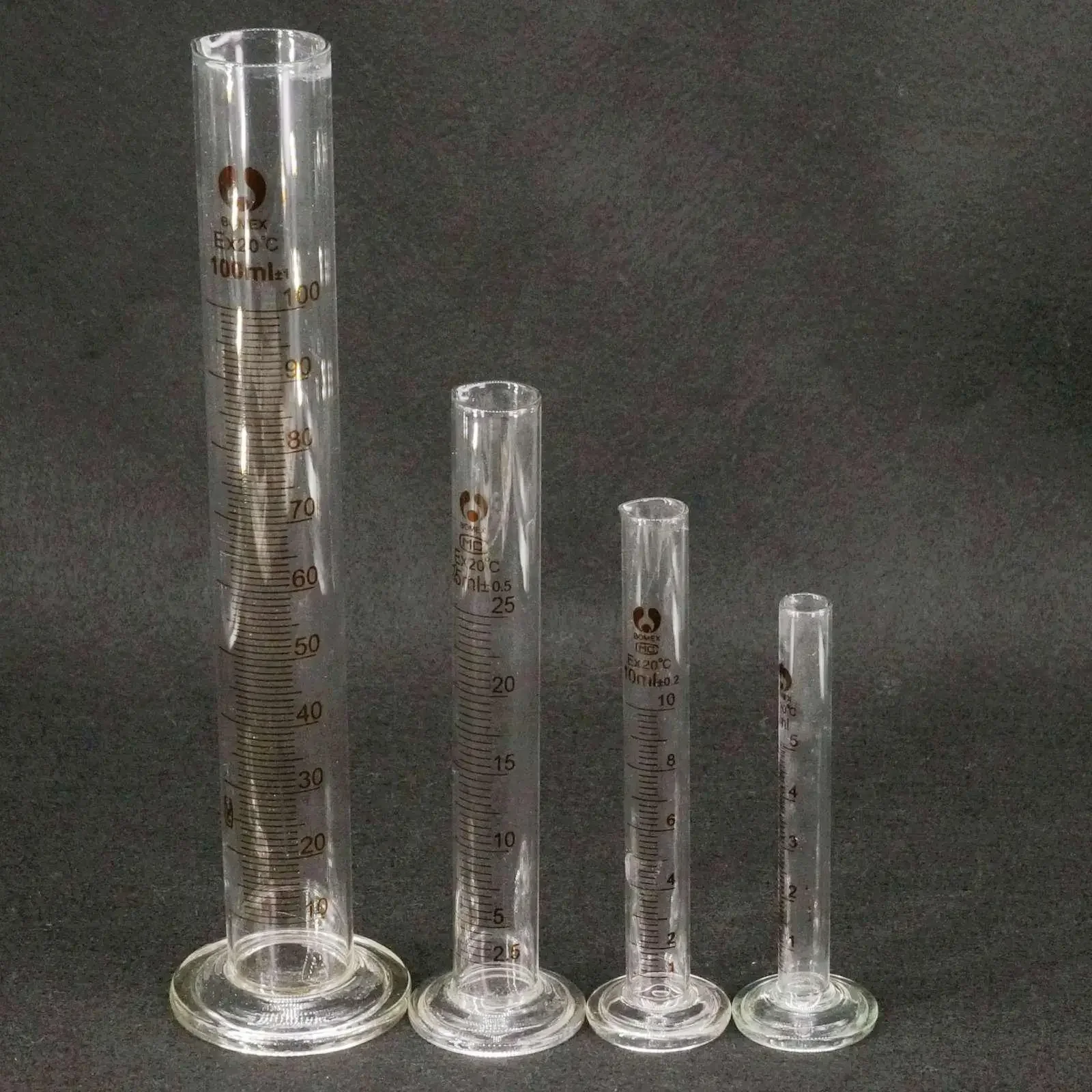 Pojemność 5ml/10ml/20ml/25ml/50ml/100ml/250ml/500ml/1000ml/2000ml Lab bezołowiowy szklany Cylinder pomiarowy