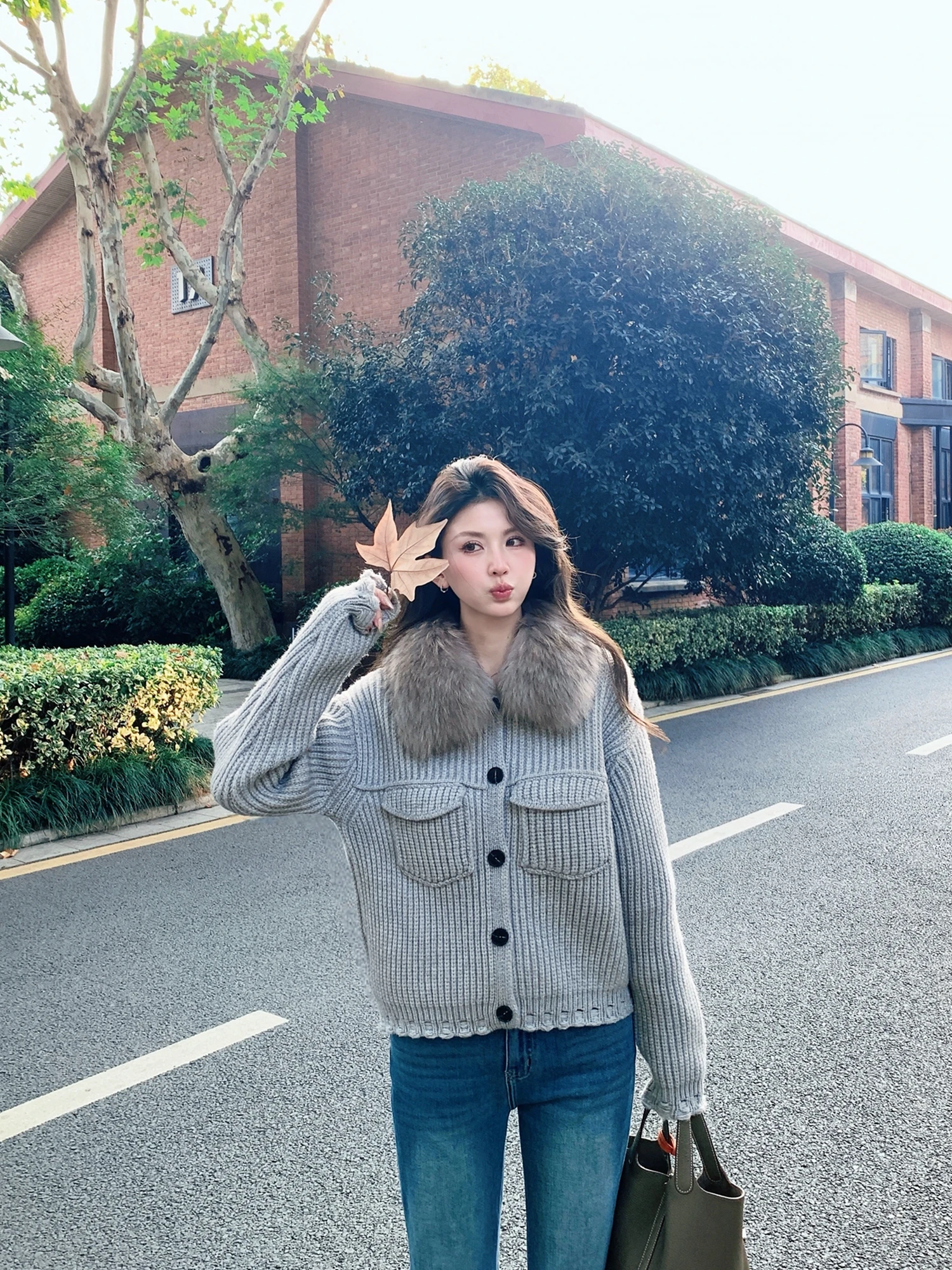 

Warm ternoon Little Elephant Thiened Knitted Cardigan Women's Coat with Detachable Fur Collar Removable Fem Sweater