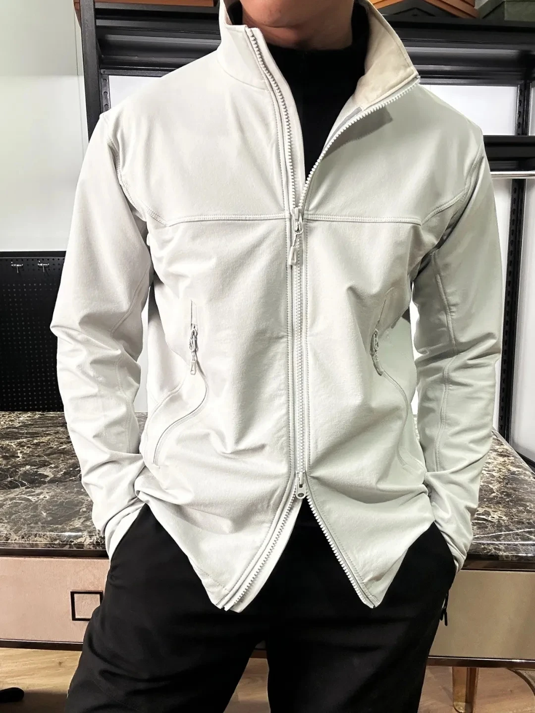 

Outdoor Men's Jacket Windproof Water-resistant Stand Collar Scratch-resistant Spring New Soft Quality Zipper Closure Lo...