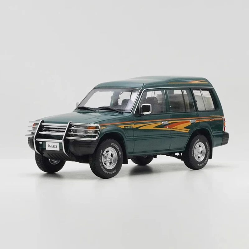 다이캐스트 1:18 스케일 Pajero V31 오프로드 차량 합금 자동차 모델 완제품 시뮬레이션 장난감 정적 모델 디스플레이