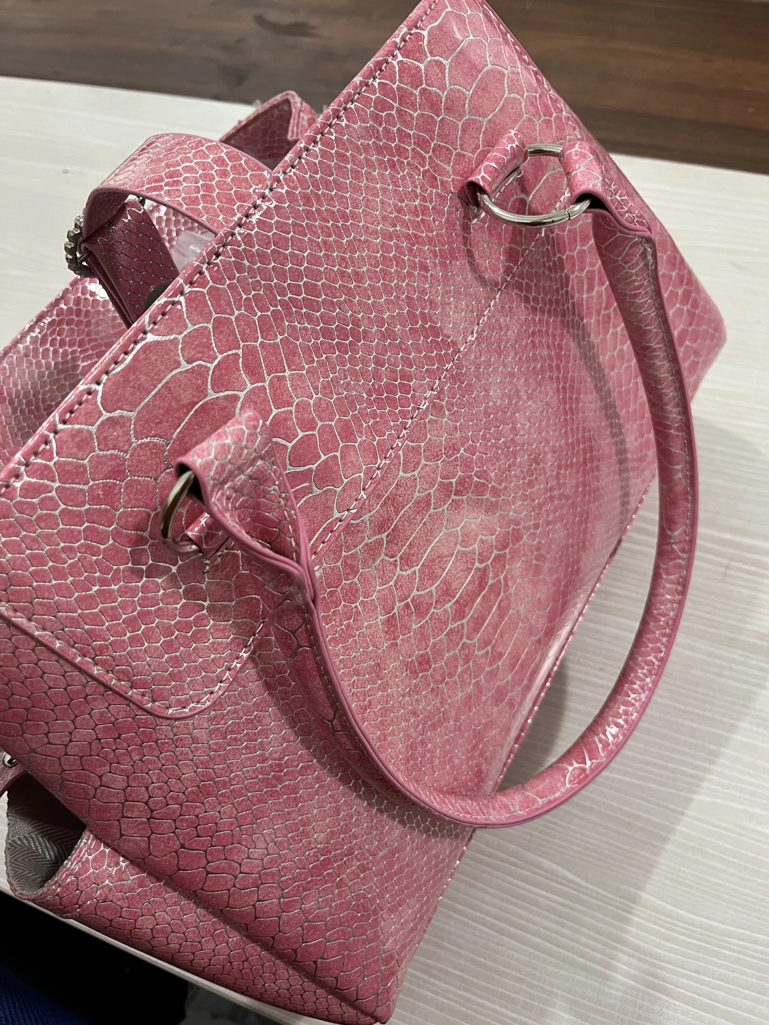 Umhängetasche mit Krokodilmuster und Prägung, Damenhandtasche mit großem Fassungsvermögen, Designer-Aktentasche, Y2k-Mädchen-Pendlermode-Handtasche, Rosa – Detail 21