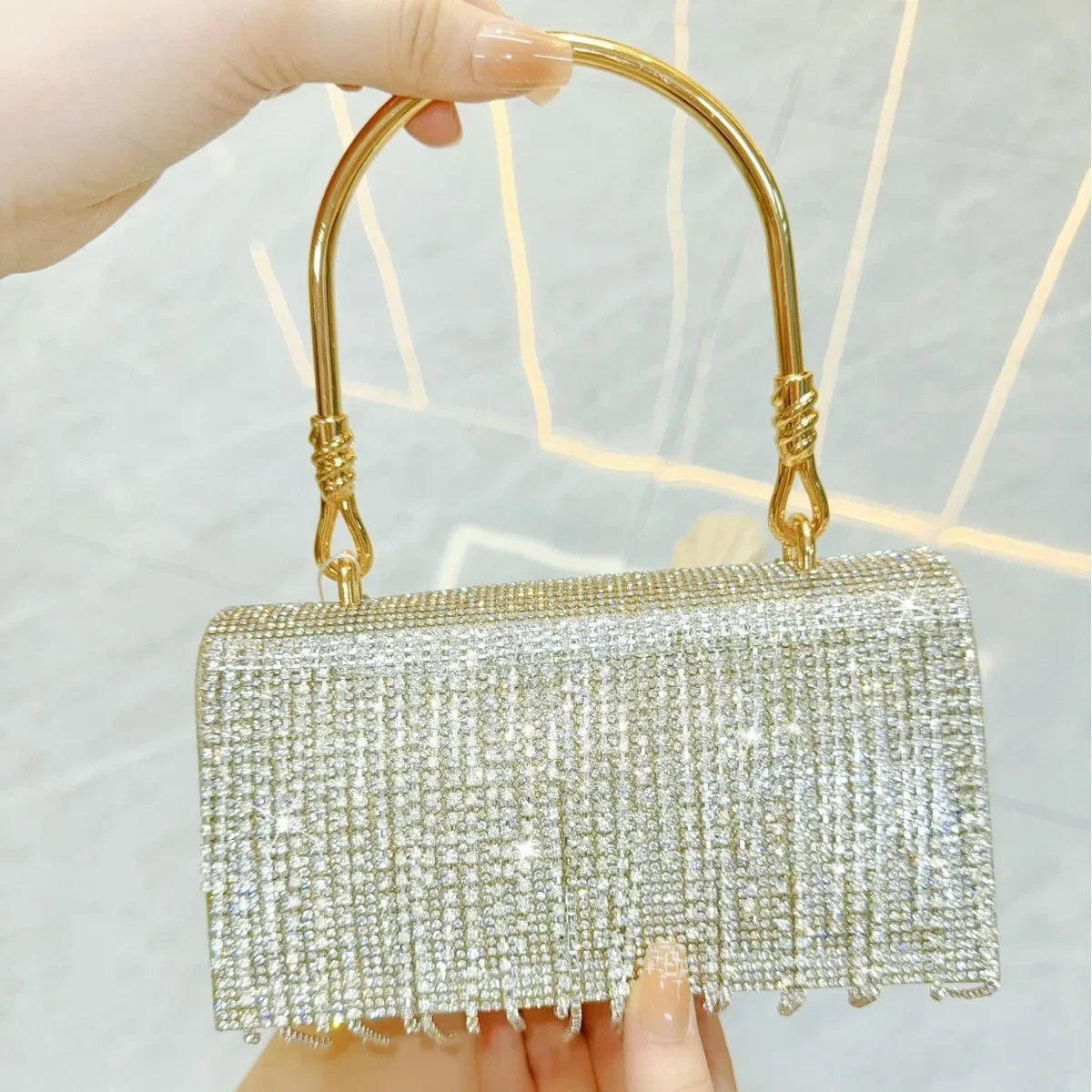 

European American Retro banquet Dinner Evening Bags For Women Metal Handle Handbags Fine Shining Tassel Drill Small Clutch Purse