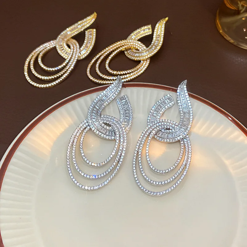 

New Elegant classic geometric line earrings full of luxury and diamonds, with a unique exaggerated circle design earrings woman