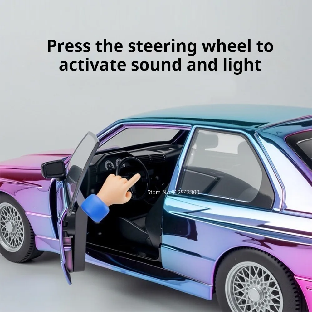 Scala 1:24 M3 Modello di auto Giocattolo Assorbimento degli urti Ruota Sterzo Suono Luce Tirare indietro Modelli di auto sportive Regali di festa per i bambini