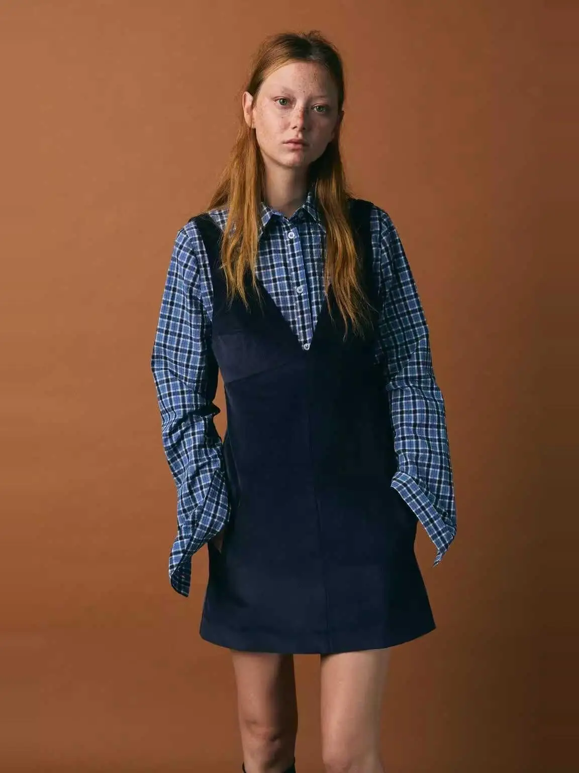 Wiosna Jesień Nowości Damska Modna Koszulka na Ramiączkach z Sztruksu z Dekoltem w Serek i Paskiem na Ramię Casualowa Jednolita Kolorystyka Bawełna...