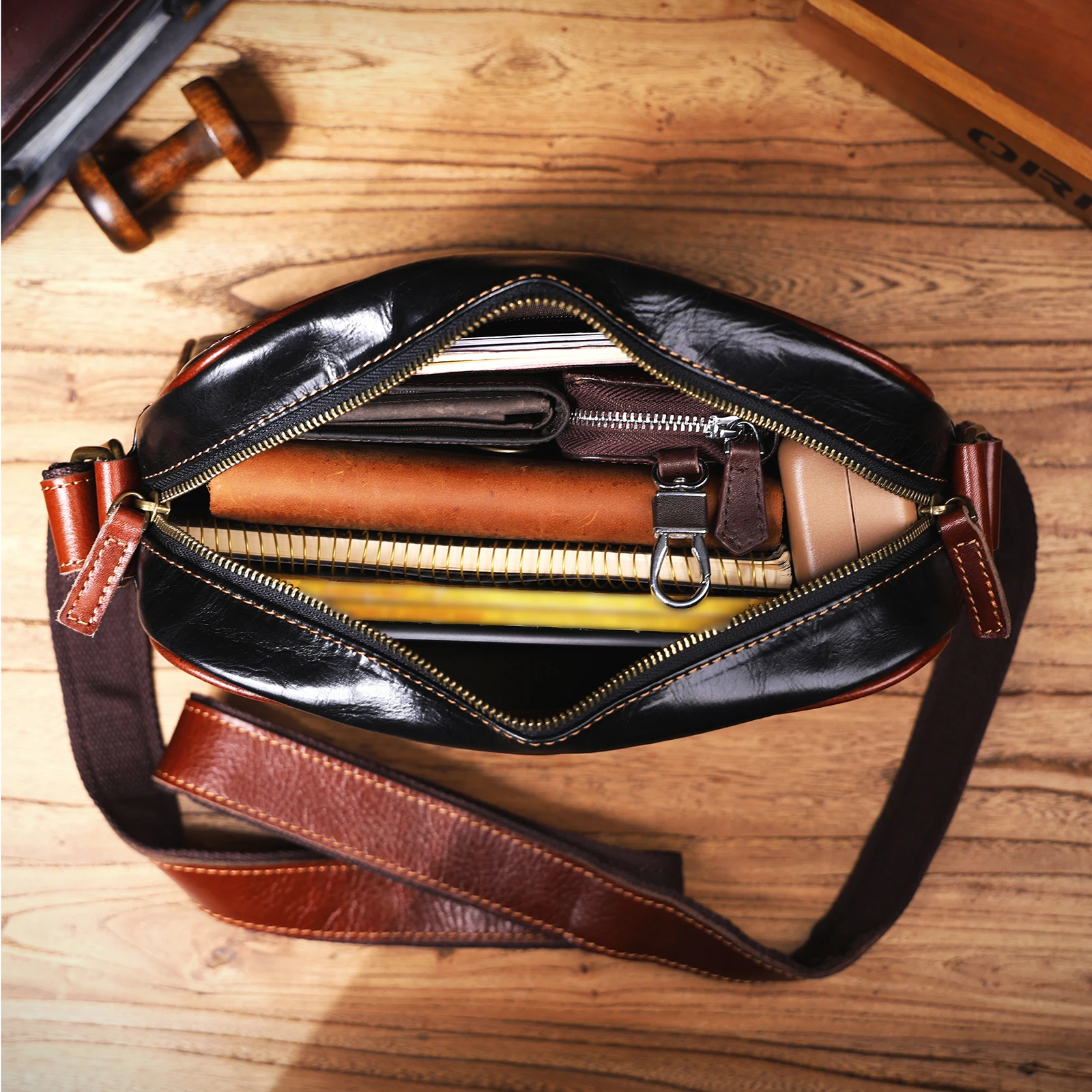 S.WORKER Vollnarbenleder-Umhängetasche für Herren Vintage Echtleder Herrenmode Schultertasche Messenger Bag – Detail 15
