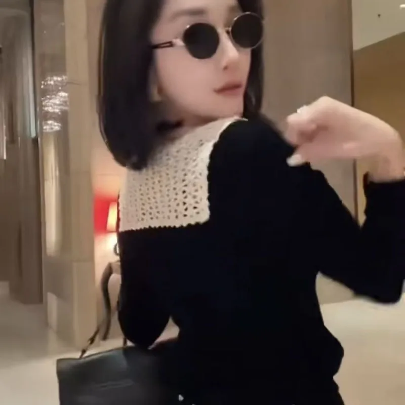 2025 T-shirt a maniche lunghe da donna in autunno Camicia con fondo nuovo stile con design interno sottile e top pullover cavo di nicchia