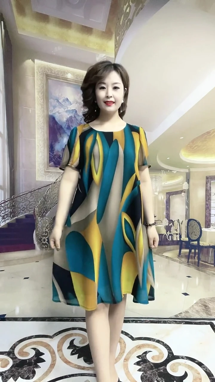 おしゃれなママの夏服大きいサイズ新しい半袖ラウンドネックレインボーストライプ痩身スカートシフォンドレスカバーベリー