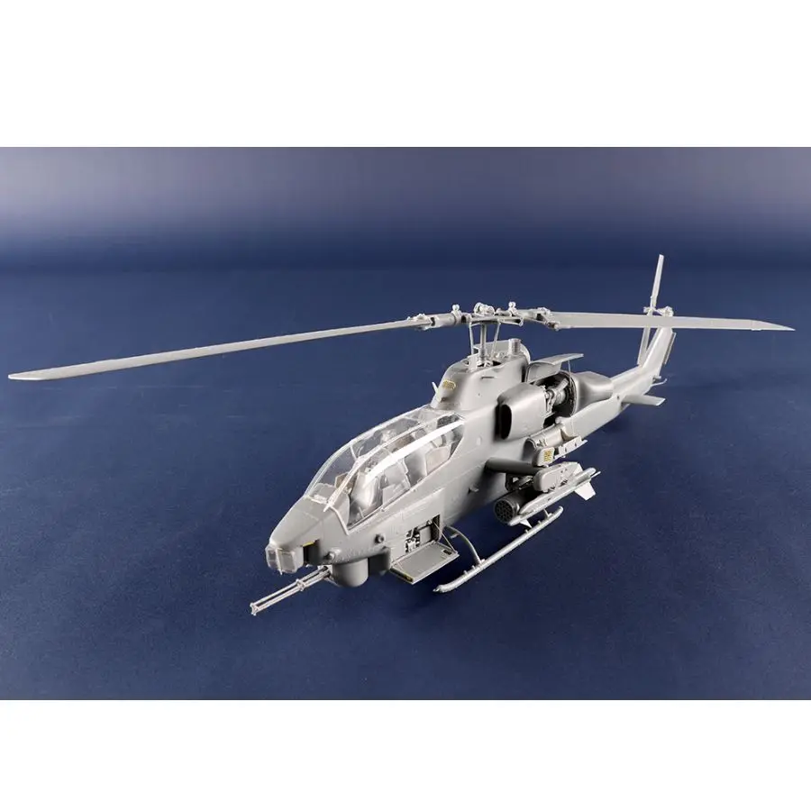 05117 Trumpeter 1:35 AH-1W Super Cobra (échappement tournée) Kit de modèle d'hélicoptère