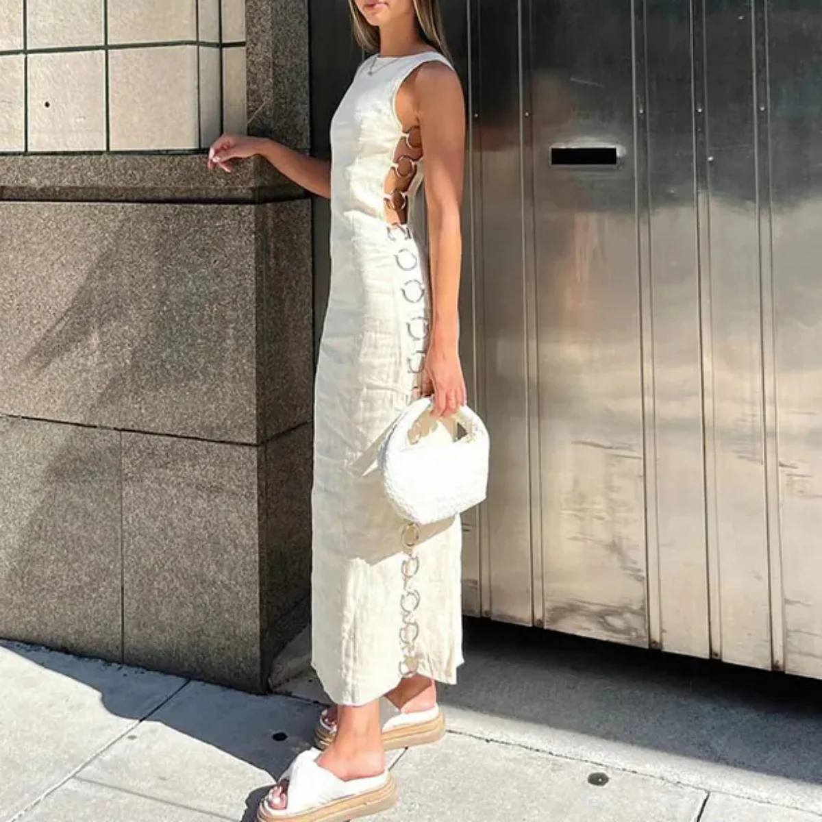 Sexy Hollow Out Iron Ring Connected Dress Women Elegant O Neck Maxi abiti senza maniche 2024 Spring Chic Female Party Streetwear