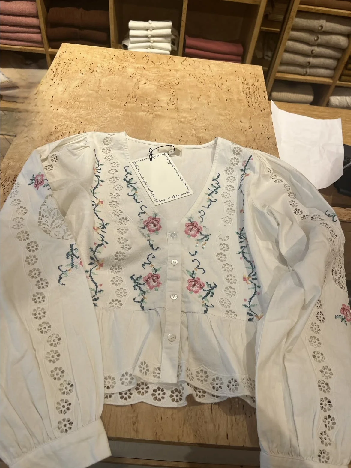 

Elegant White Long Sleeve V-Neck Embroidered Hollow Flower Cotton Shirt Women's Skin-Friendly Breathable Spring Summer Fashion