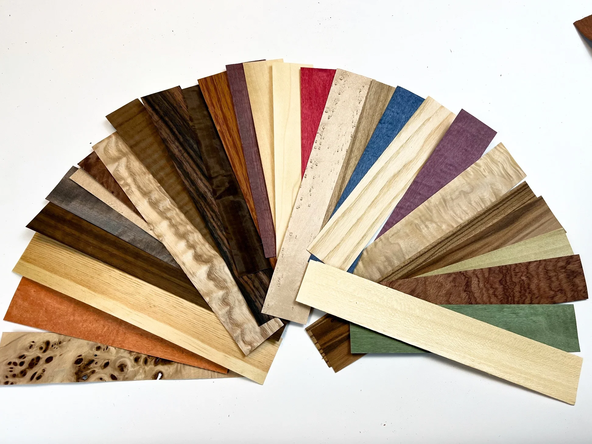 

30pieces 20x4cm T:0.4-0.5mm Mixed Natural Wood Veneer Strip for Bentwood Rings Marquetry Inlay Veneer Art Material