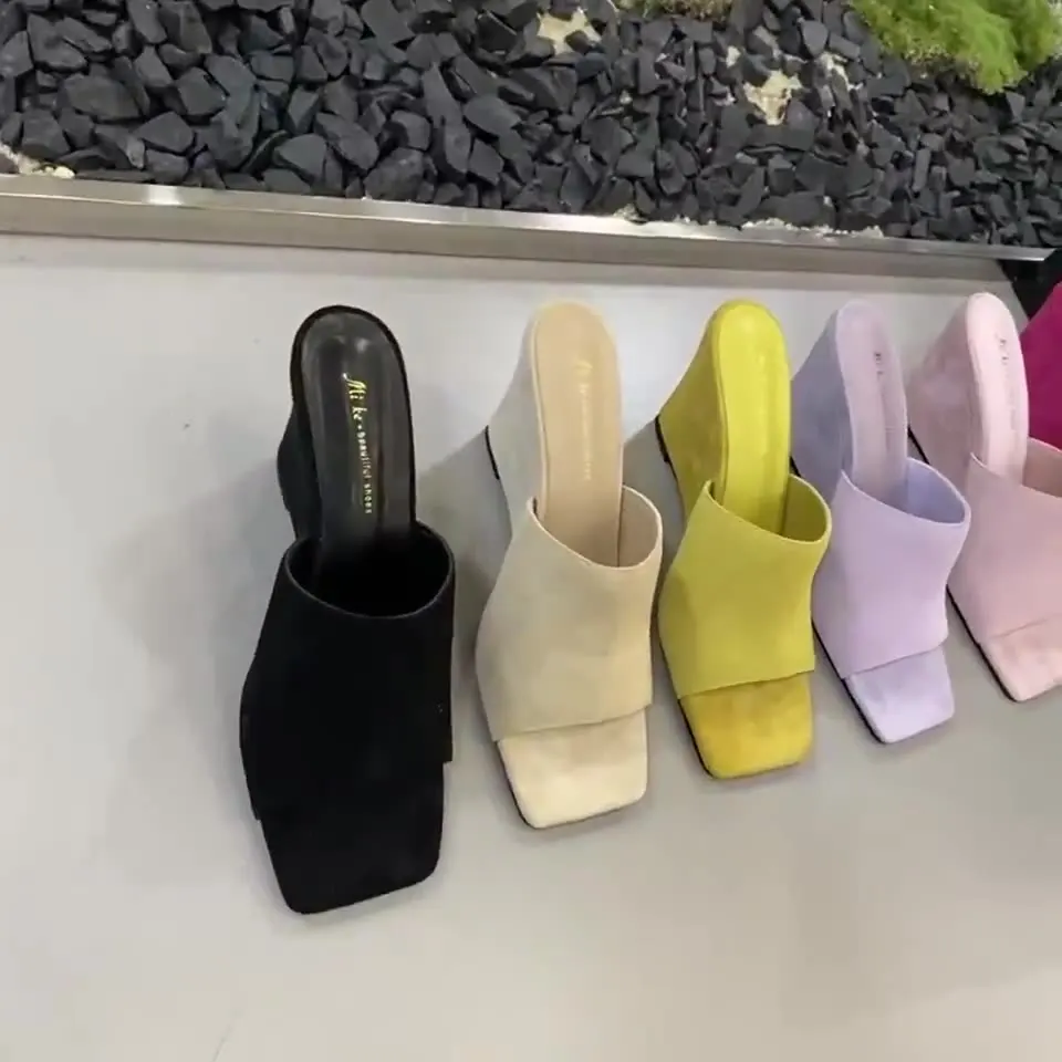 Pantofole donna scarpe estive piattaforma bassa Pantofle Slides infradito in gomma su un cuneo moda 2024 Hawaiian Luxury Soft PU Casua