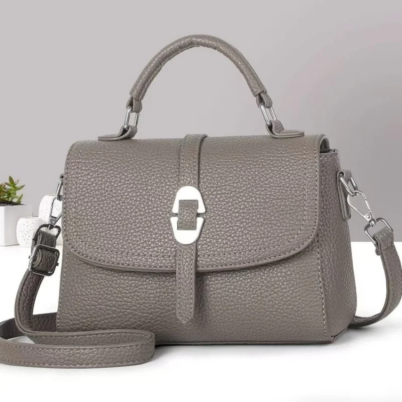 

Weekend Travel Bag Large Capacity Waterproof Duffel Tote For Men Women Outdoor Activity