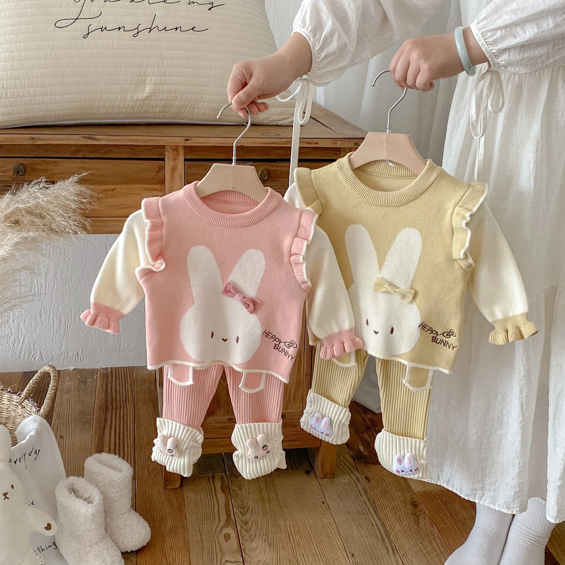 

Детский костюм-свитер, новинка 2023 года, осень-зима, вязаная нижняя рубашка для маленьких девочек, пальто + штаны, милый милый комплект из 2 предметов