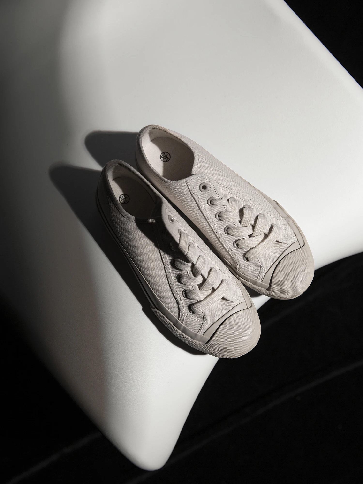 

Minimalist Style Canvas Shoes White round Toe Retro System INS Unisex Low Top Shoes for Bloggers Youth Summer Rubber Sole