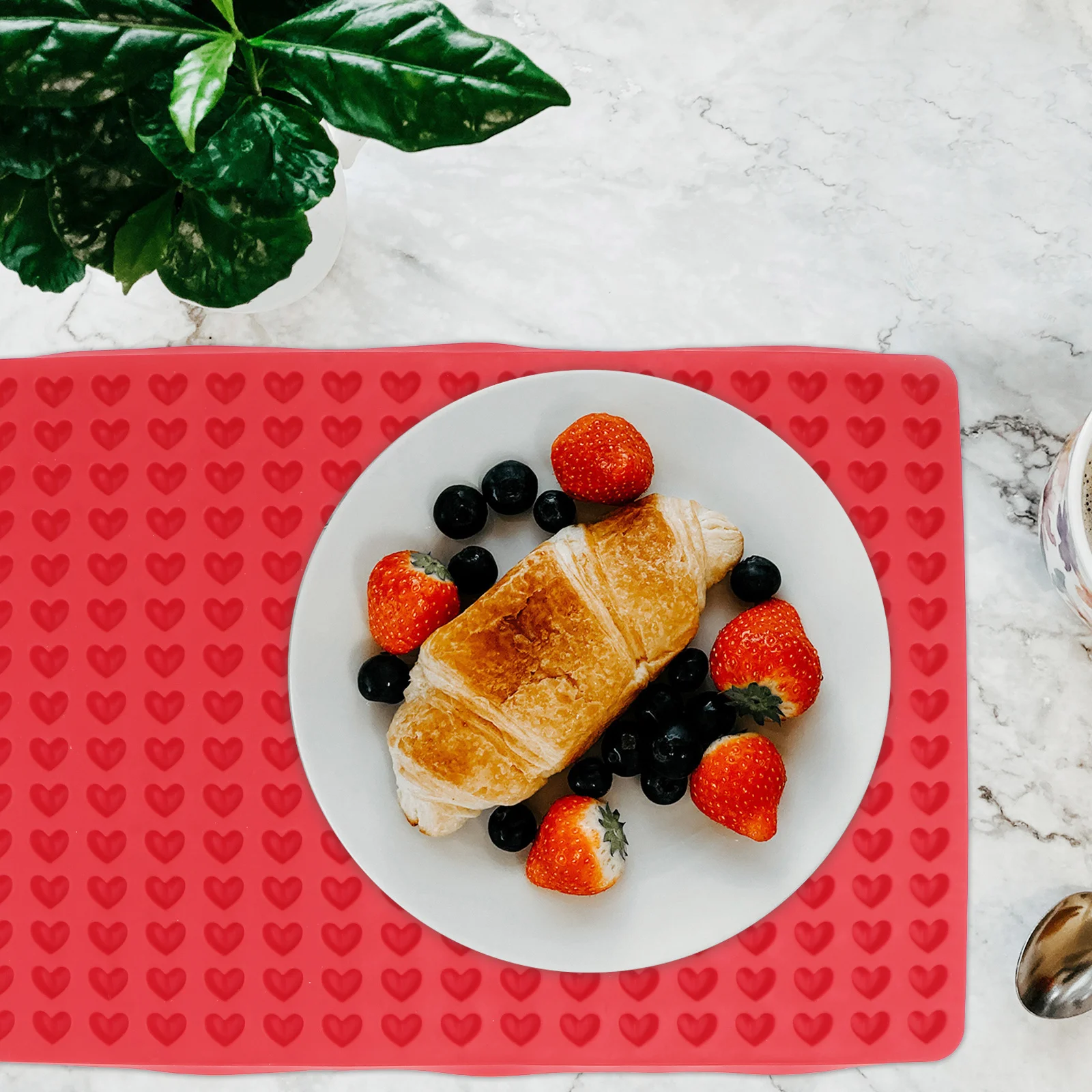 

1Pcs Love Design Table Mat Heat-Insulated Food Placemat Biscuit Mat Reusable Kitchen Dining Room Decor