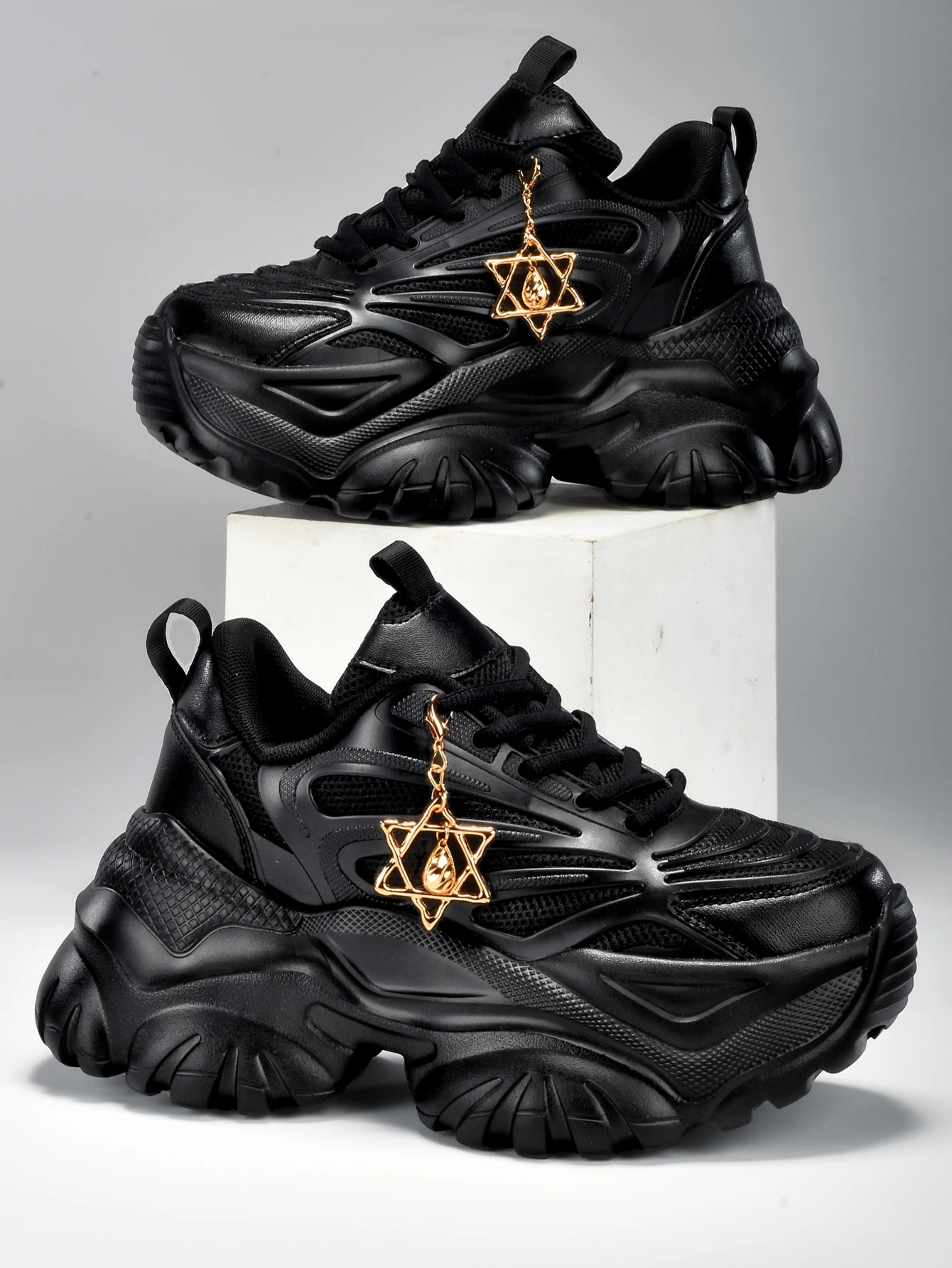 Women's Outdoor All-Season Fashion Vulcanized Shoes, Eva Lightweight Thick-Soled Height-Increasing 7cm Black Sneakers, Paired with a Sweet-Cool Style Gold Water Drop Six-Pointed Star Detachable Charm, Suitable for Runn