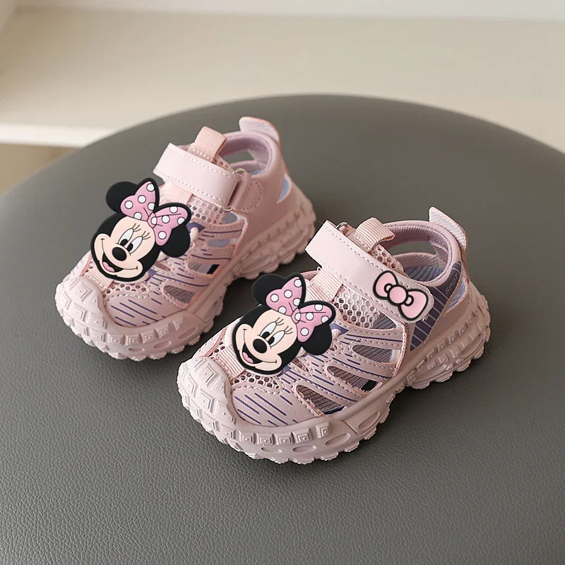 

Пляжная обувь с Микки Маусом Disney, детские кроссовки, весенне-летние новые студенческие сандалии с вырезами для мальчиков, модная повседневная обувь для девочек