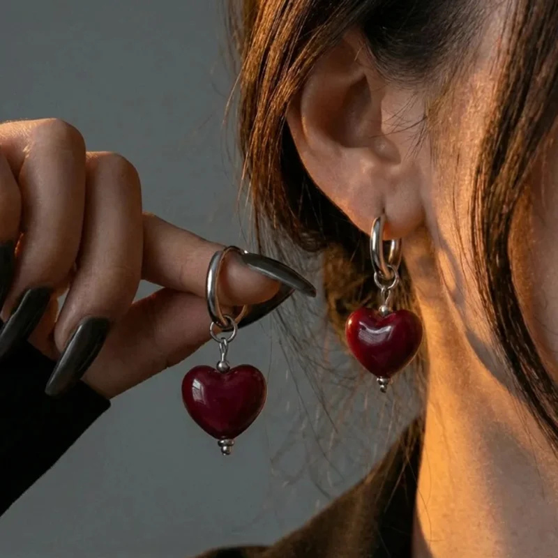 Retro Creativity Geometric Stereo Heart-Shaped Earrings for Women New Trend Asymmetrical Imitation Pearl Earrings Punk Jewelry