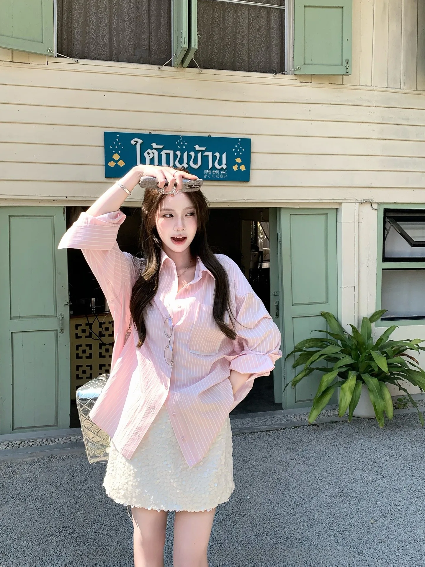 

Юбка А-силуэта с низкой талией, украшенная блестящими бусинами, простой дизайн, для повседневной носки, женская, из полиэстера с добавлением спандекса.