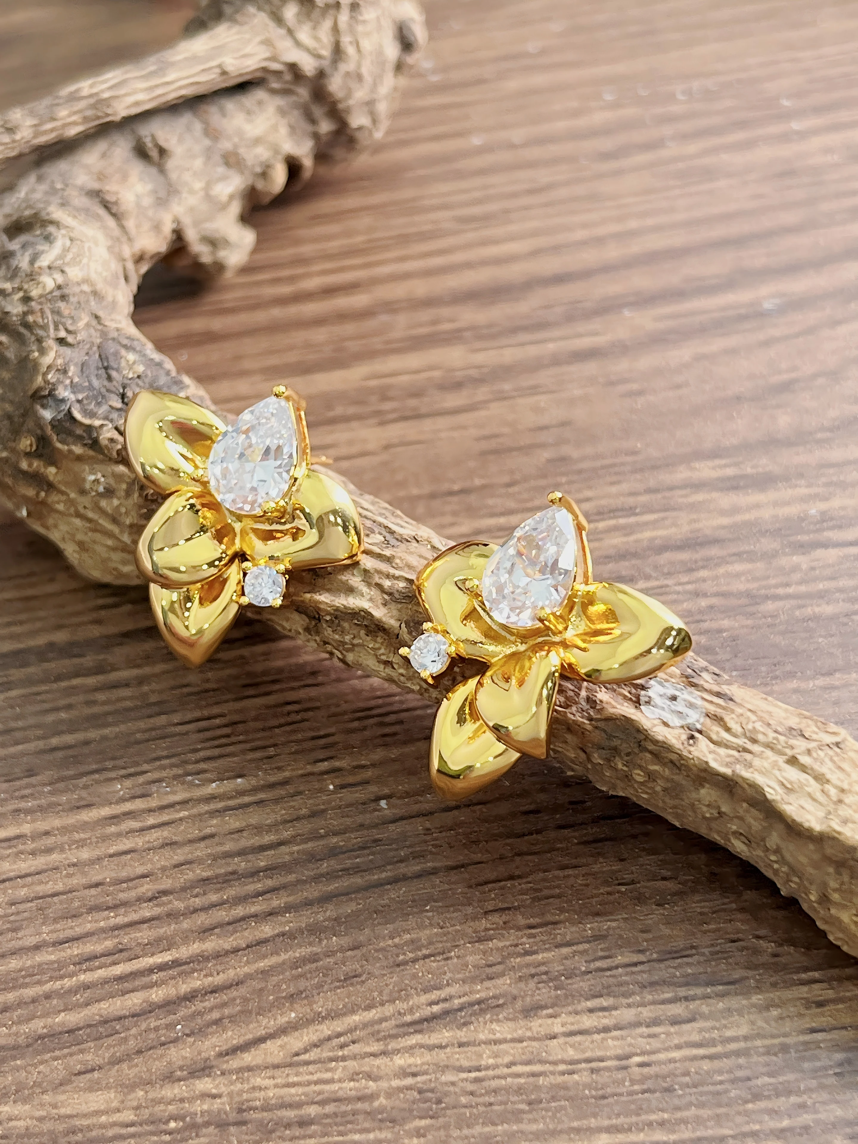 أقراط كاميليا رائعة عبر الحدود مع الزركونيا المتخصصة-شيك ركاب أساسيات مجوهرات متعددة الاستخدامات المبيعات المباشرة والجملة