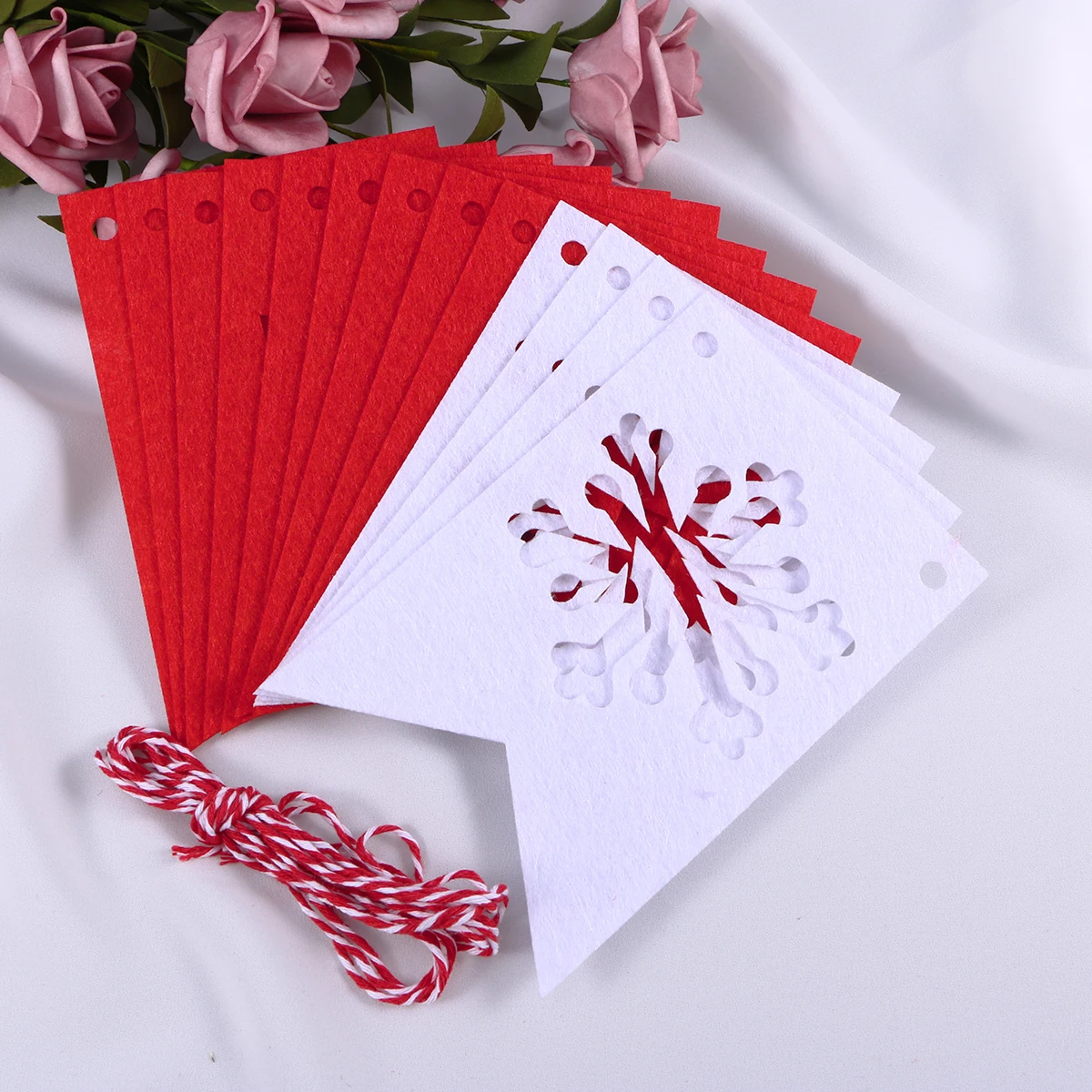 

9 Flags Christmas Banners Non-Woven Fabric Snowflake Cutouts Sturdy Anti-Fraying Vivid Color Indoor Outdoor Decor Garden Patio