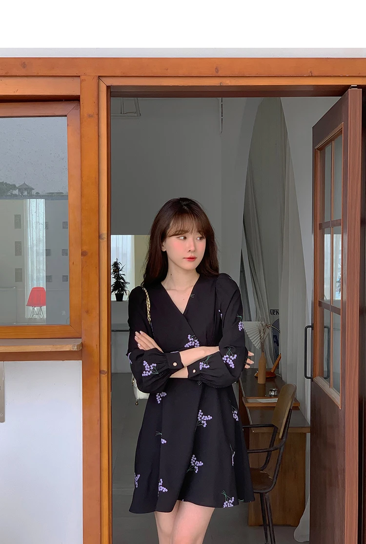 Vestido elegante bordado azul |   Midi floral com decote em V e manga comprida |   Roupa casual de outono com design de ombro slim fit para mulheres