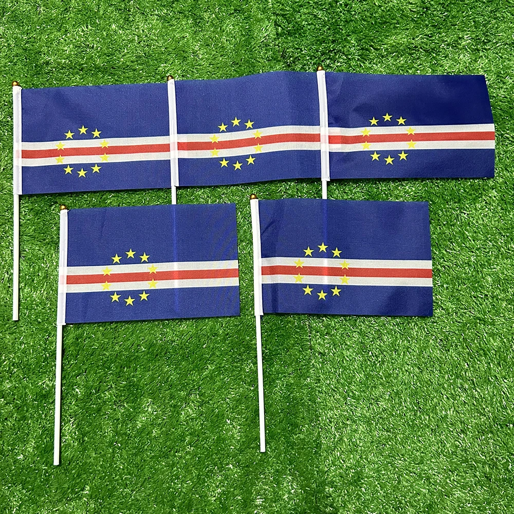 SKY FLAG кабо-верде ручной флаг 10/20/50/100pcs 21*14cm кабо-верде ручной размахивающий флаги с пластиковым полюсом для деятельности дома декорирования