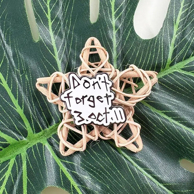 Não esqueça 3.Oct.11 Fullmetal Alchemist Esmalte Pin Anime Inglês Lapela Broche Crachá Acessórios Fã Coleção de Presentes