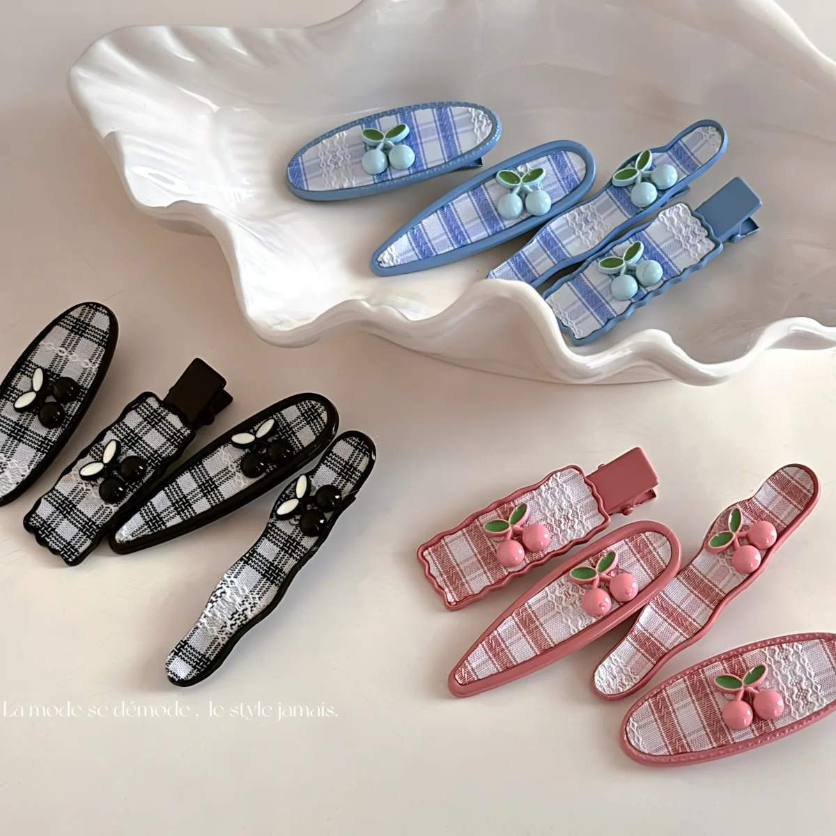 

Заколка для волос в клетку Sweet Plaid Cherry, универсальный нишевый дизайн, челка на лбу, боковой зажим, супер фея, заколка для женщин и девочек, аксессуары для волос