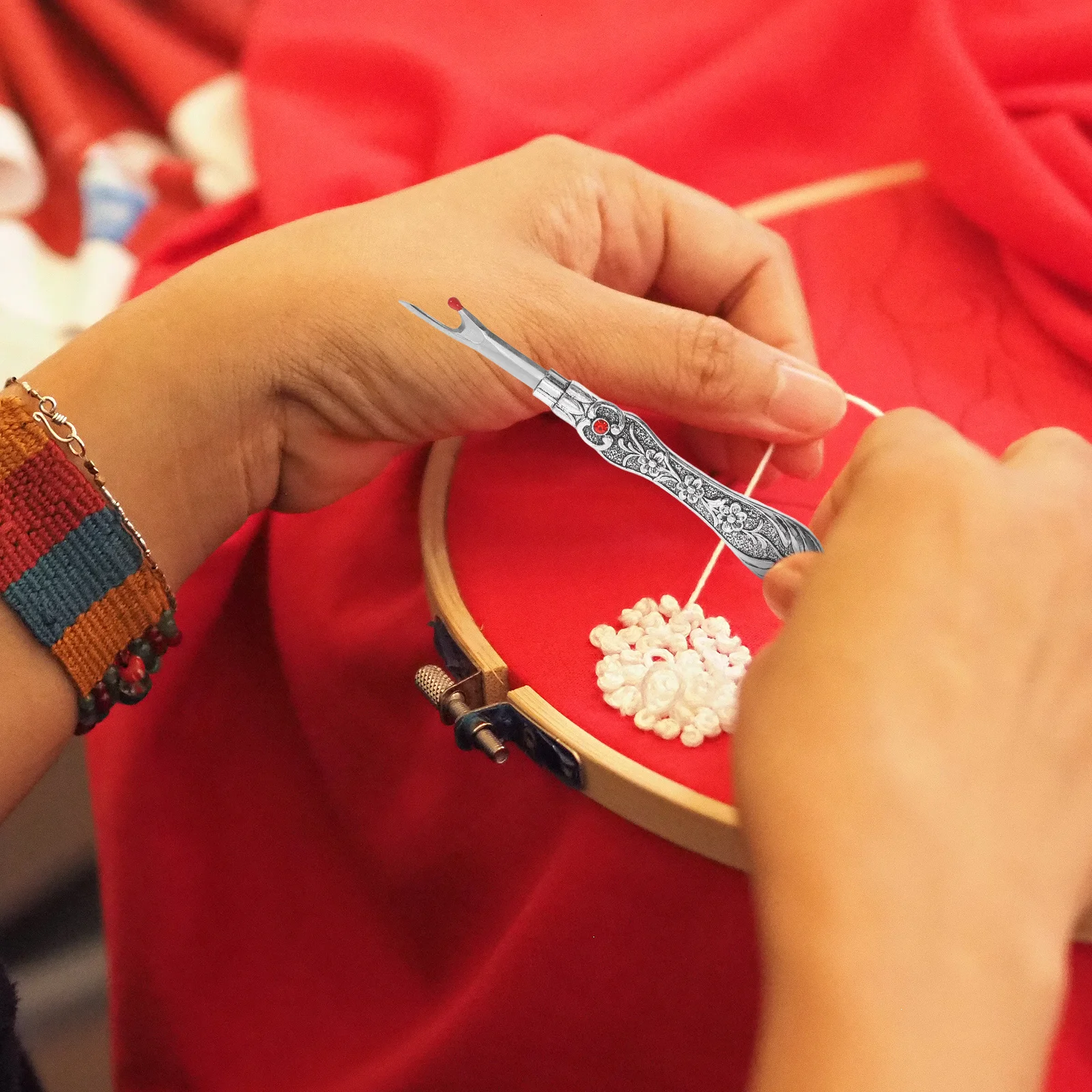 

2Pcs Vintage Daffodil Hand Seam Ripper Sewing Tool for Embroidery Stitch Remover Heavy Duty Thread Removal Portable Zinc Alloy