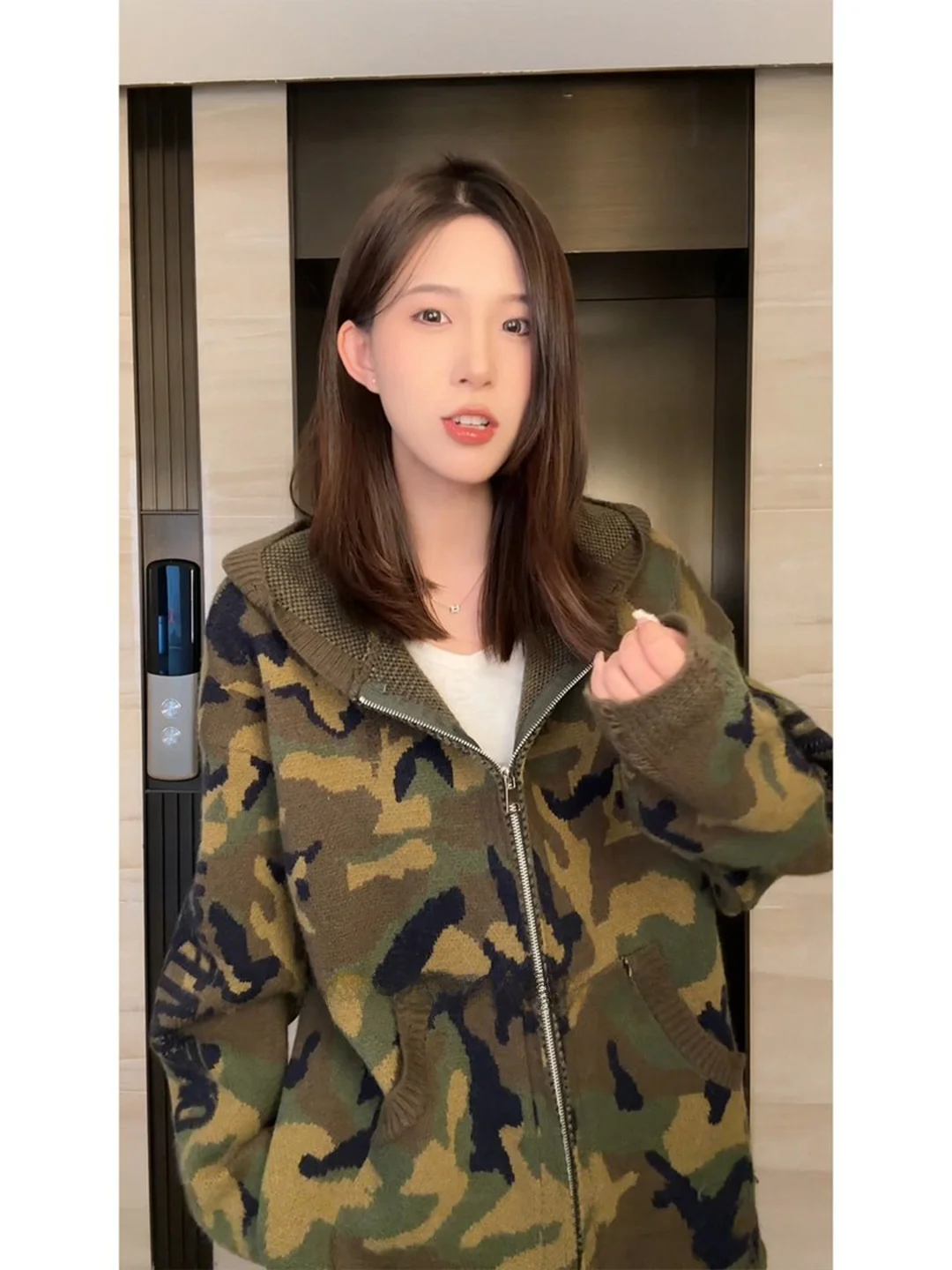 

Мужской камуфляжный кардиган-свитер на осень-зиму в американском стиле, модный, повседневный, свободного кроя, из плотного трикотажа, с капюшоном