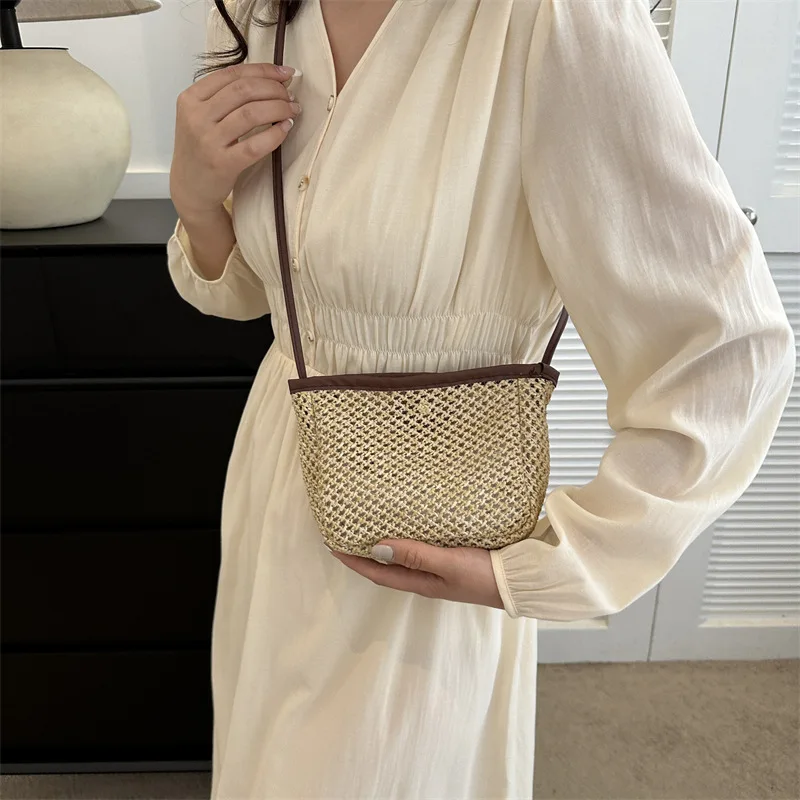 

2025 Summer New Womens Straw Handbag Retro Boho Crossbody Shoulder Bag Fashionable Woven Phone Purse with Strap