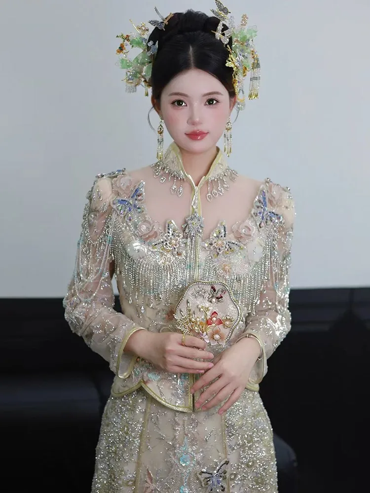 Wedding dress bride's Chinese-style toasting