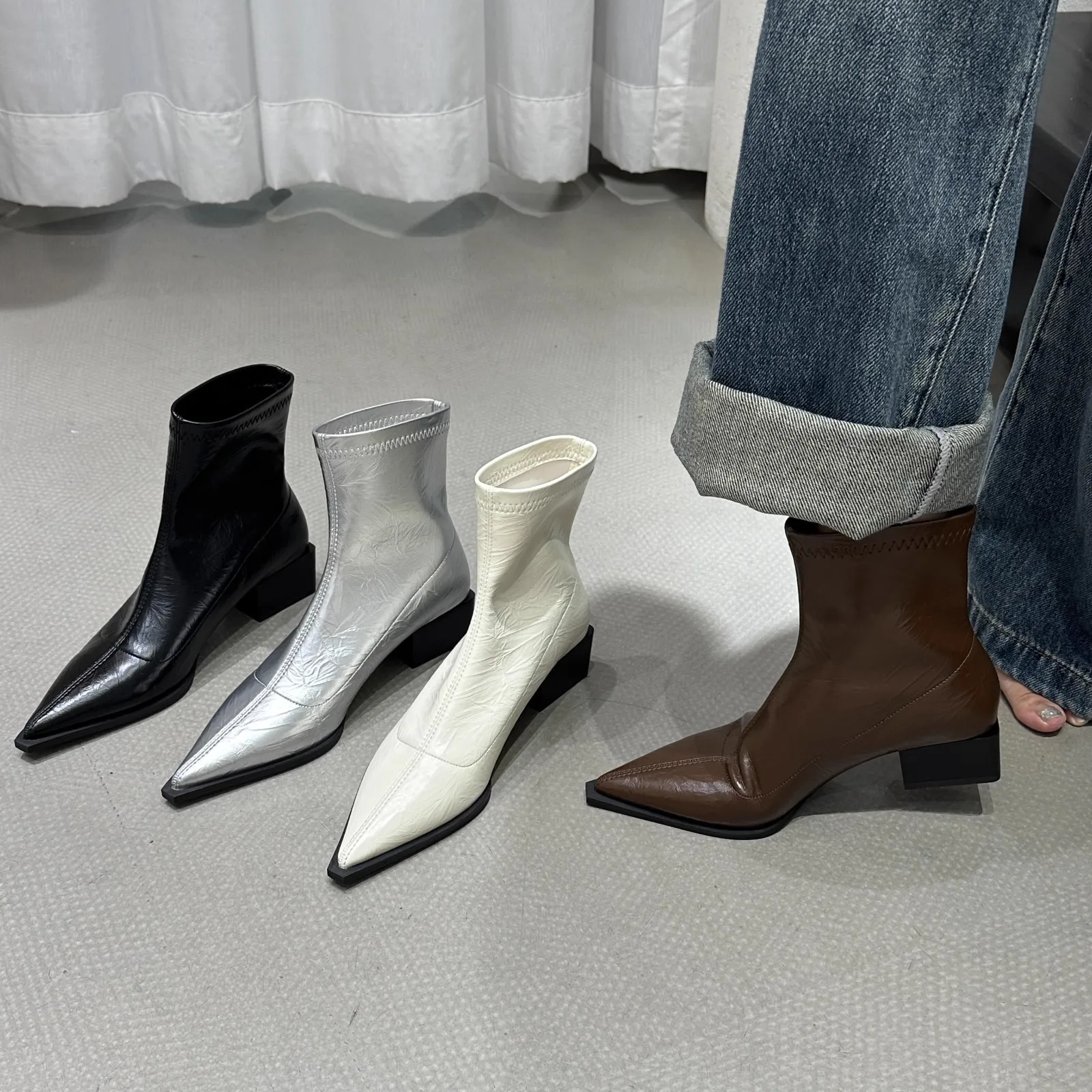 Damskie krótkie buty ze szpicem jesień koreański styl moda jednokolorowe antypoślizgowe wysokie obcasy gruby obcas wygodne buty Botas Femininas