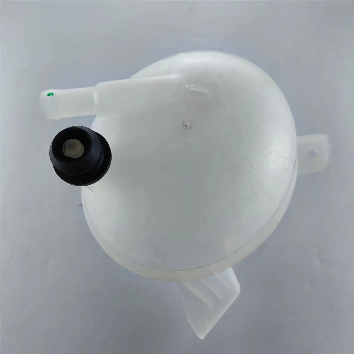 Auto parts High quality for Roewe RX5 / RX5 PLUS / RX5 MAX / Whale / MG GS / MG HS  Coolant Expansion Tank Assembly 10329045 - Image 4