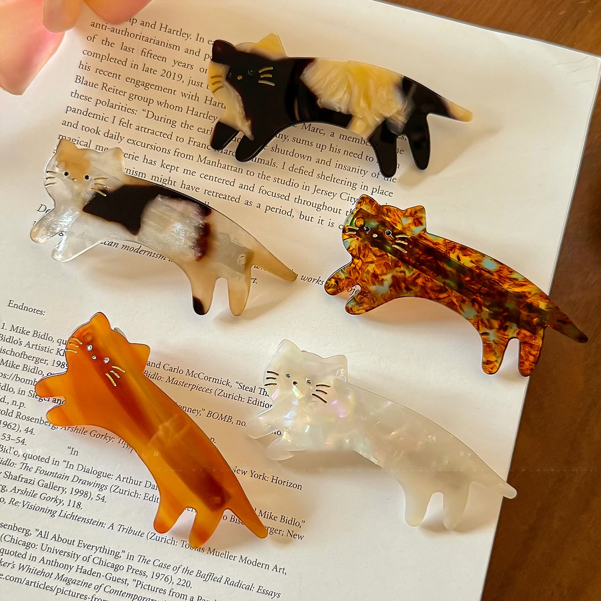 1pc Korean version cute cat acetate hairpin bangs side clip, temperament lady half tied spring clip on the back of the head