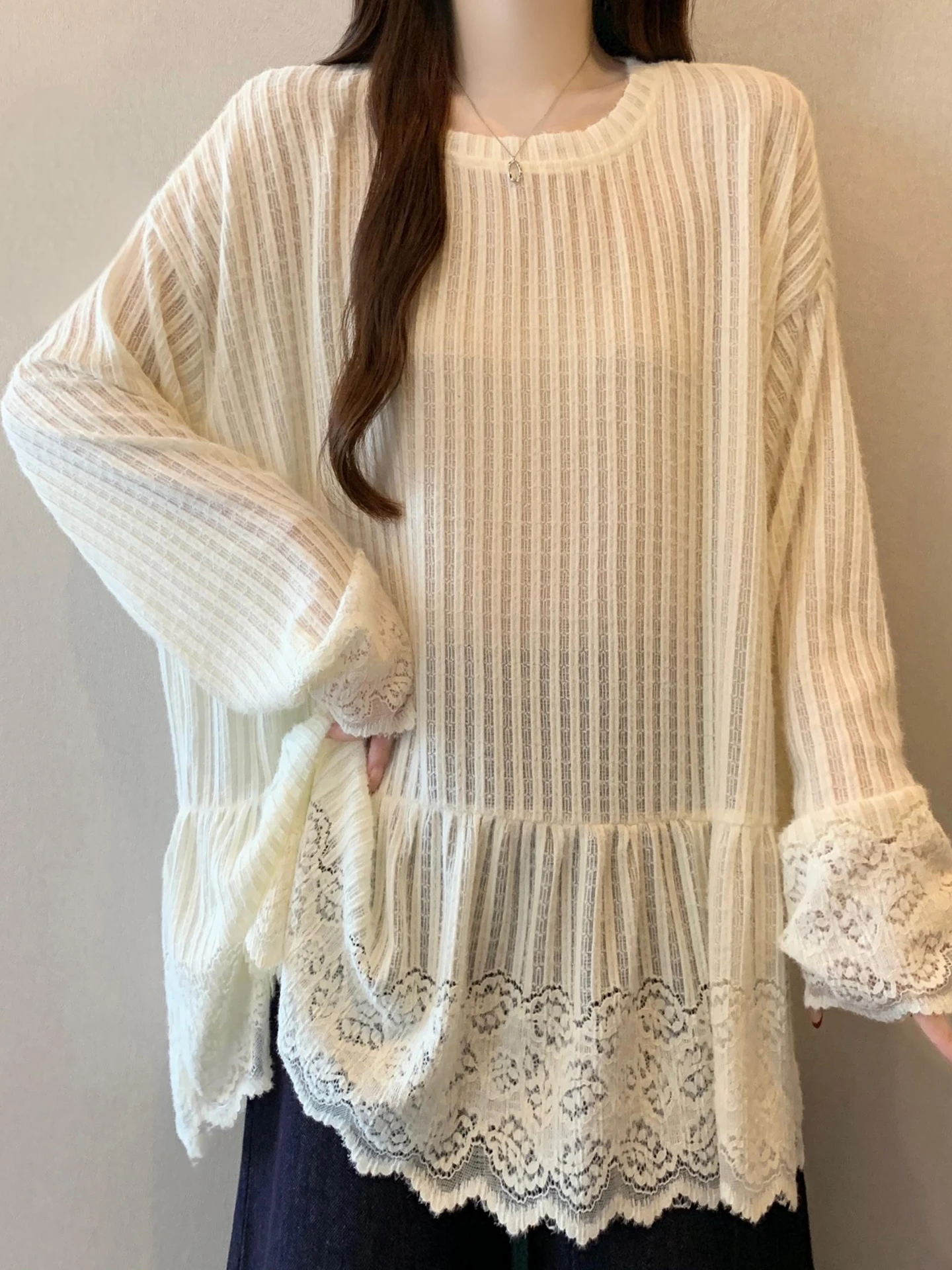 

Женская футболка с кружевной отделкой и длинными рукавами, на раннюю весну, больших размеров, утягивающая, базовый слой, в корейском стиле, свободного кроя, с круглым вырезом