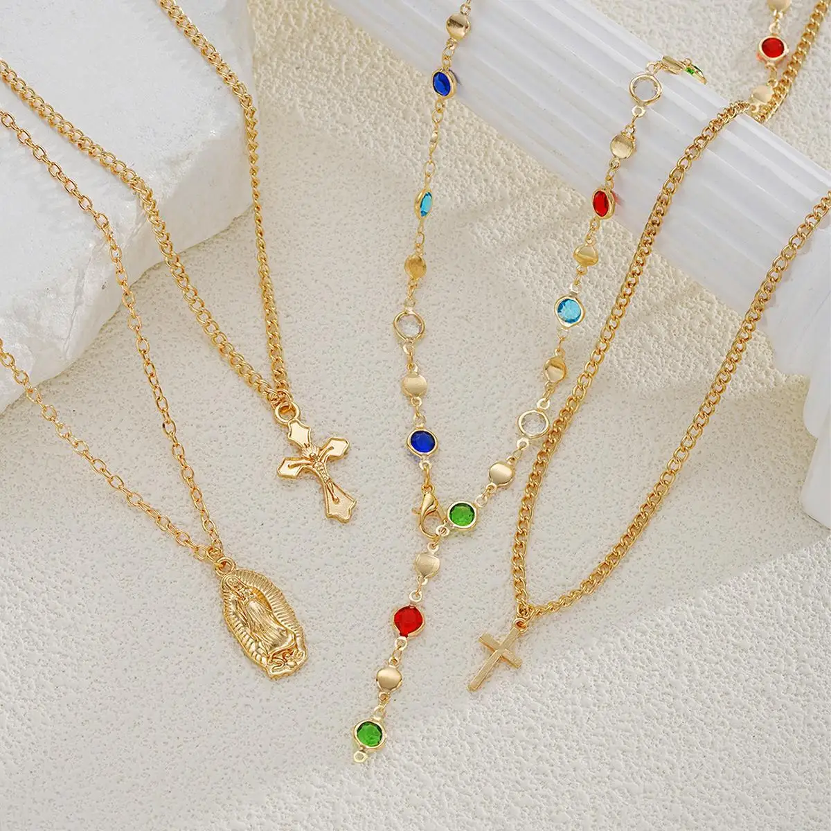 4 Stück, neues, farbenfrohes Set mit Kristall-Kreuz-Halsketten für Damen, schlichte, goldfarbene Y-förmige Halskette, modischer Schmuck für Partys. – Detail 3