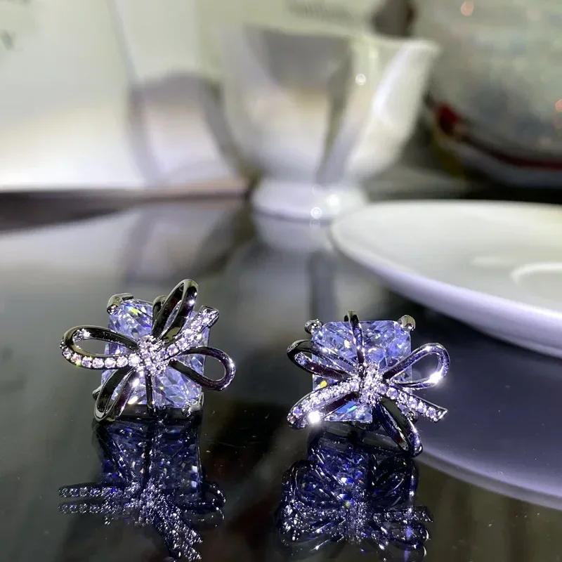 

Оригинальные персонализированные серьги с бантом MDL в стиле муассанита, позолоченные цирконием 18 карат, с восемью сердечками и восемью стрелками