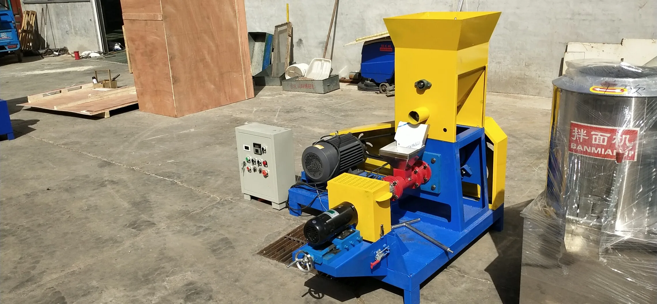 آلة تجهيز أعلاف الحيوانات الأليفة آلة بثق أغذية الحيوانات الأليفة الأوتوماتيكية آلة تصنيع أغذية الكلاب الجافة #3