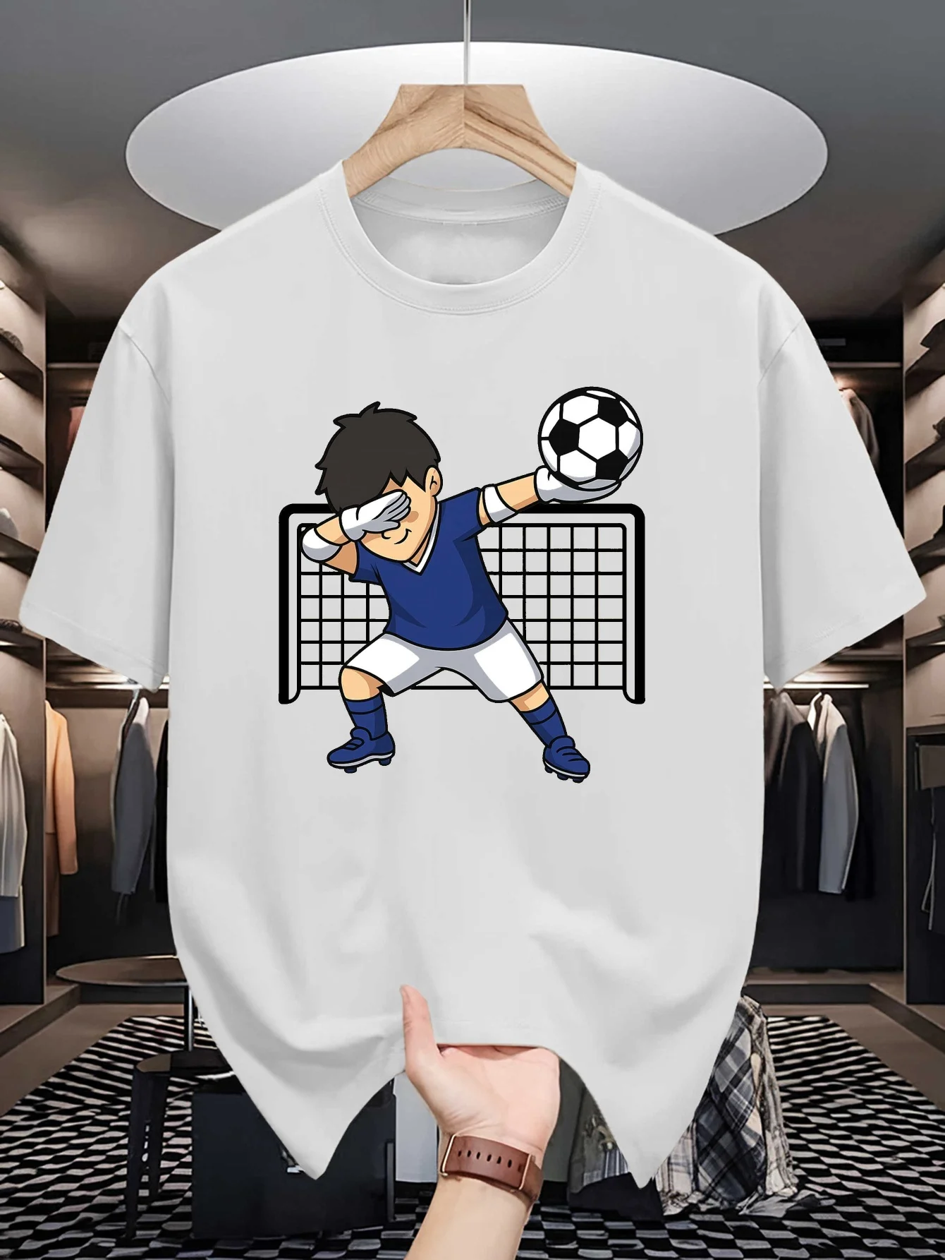 T-shirt à col rond pour homme, imprimé dessin animé de footballeur au but, en coton doux, coupe ample, manches courtes, décontracté, streetwear masculin pour l'été