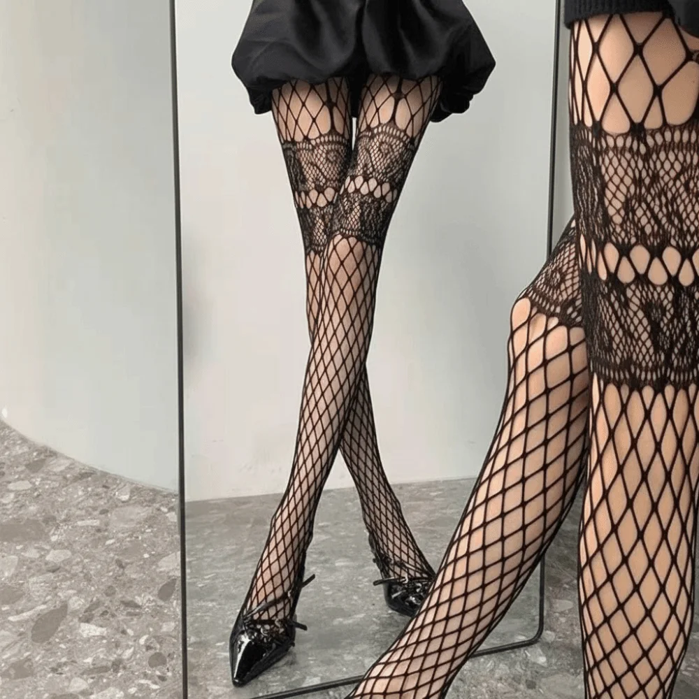Vintage Thin Mesh Fishnet Stockings Large Mesh Nylon Material Mesh Tights Hollow Design Jacquard Lace Pantyhose Retro Style