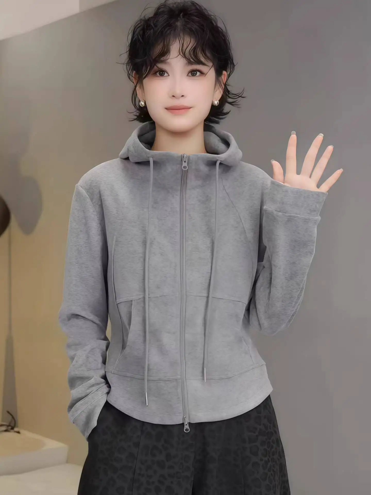 

2026 New Women's Gray Hooded Fleece Jacket Thickened Zip Up Short Coat For Petite
