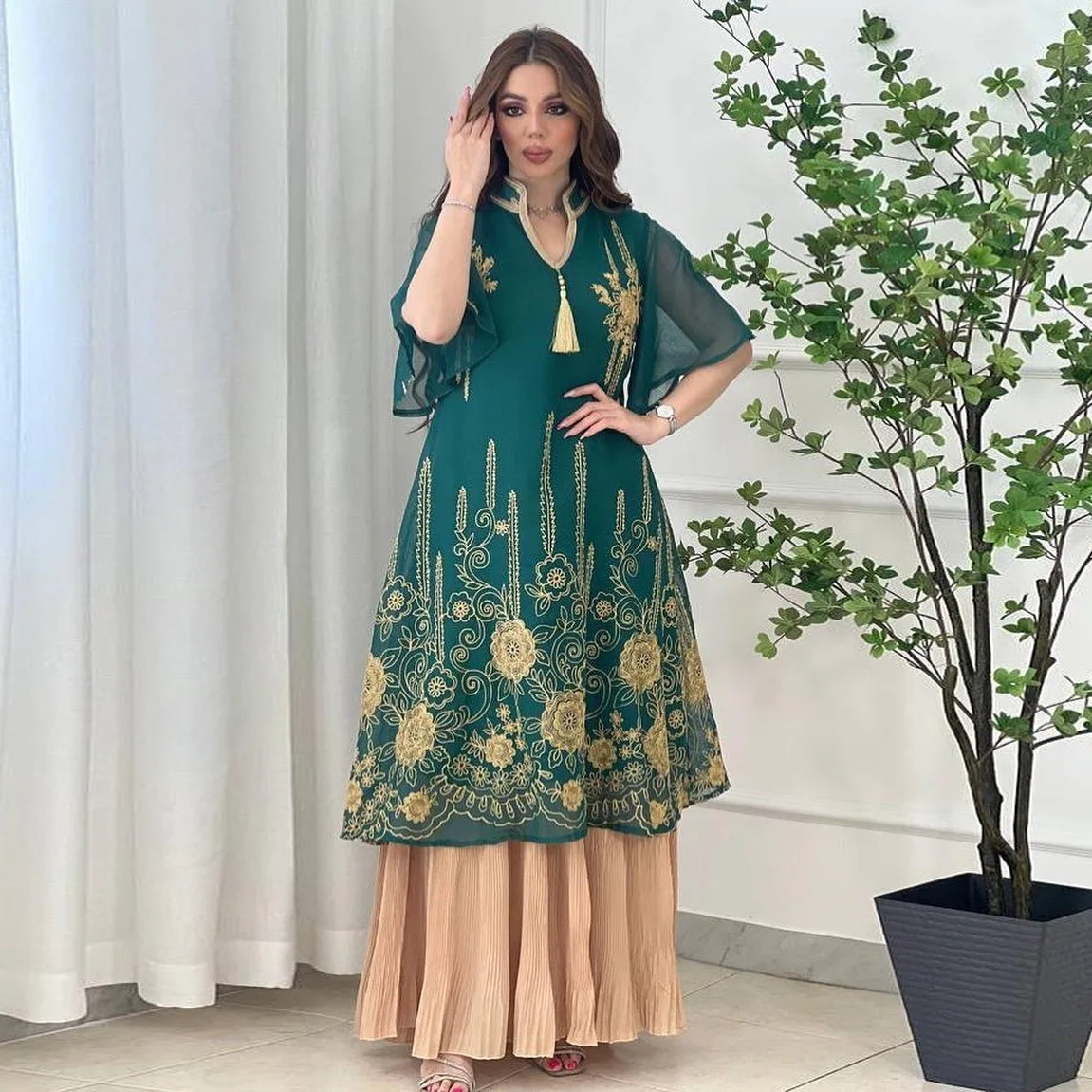 

Mesh Embroidery Dress with Tassel, Pleated Chiffon, Muslim Robe, Female Djelaba, Middle East, Arab, Dubai, Fashion