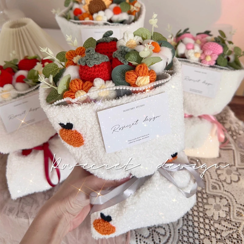 Hand-knitted Bouquet Finished Strawberry Persimmon Apple Wool Flowers Graduation Hand Bouquet Birthday Gift Desktop Ornaments