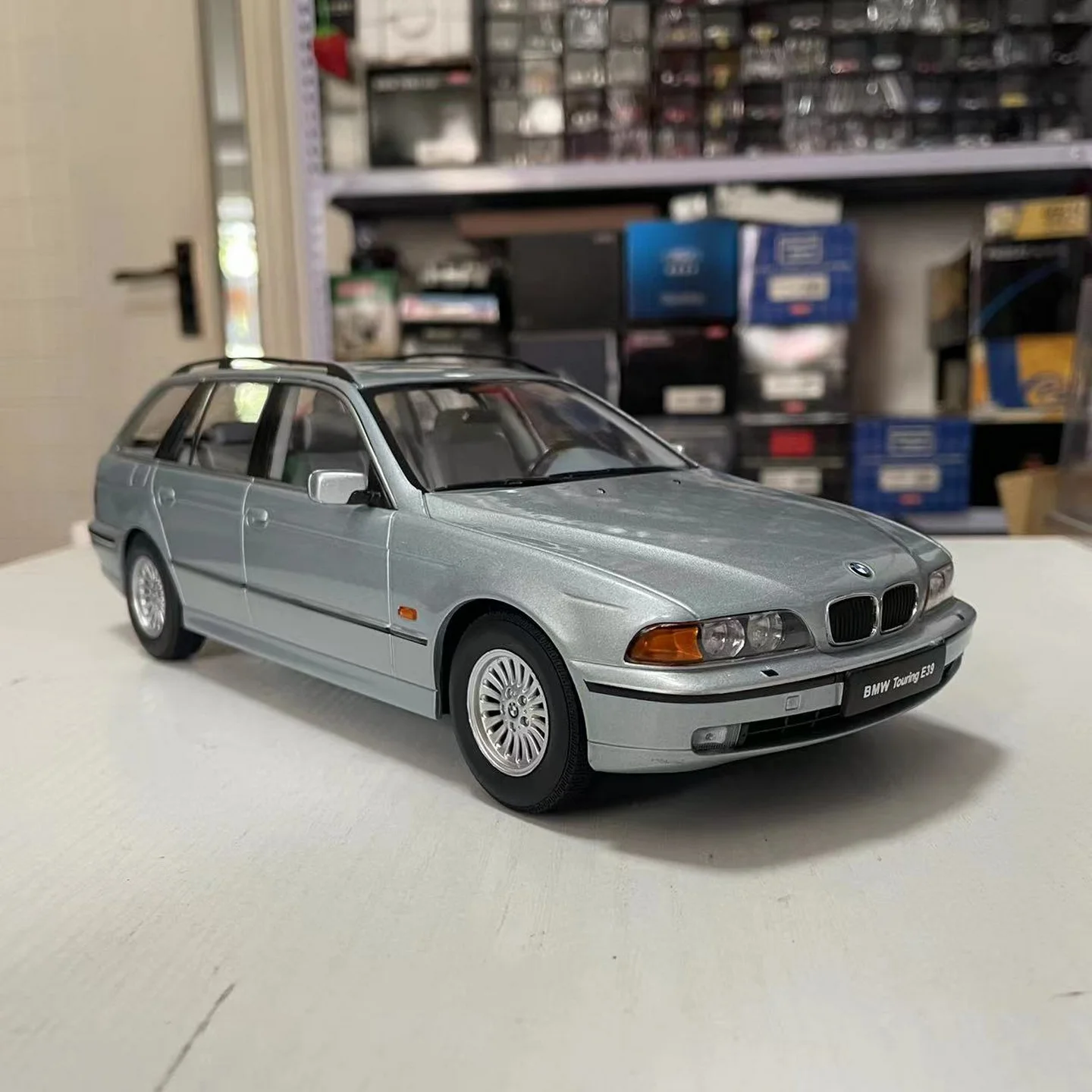 

1:18 Scale Triple9 Diecast Alloy Silver BMW E39 Touring 1998 Toys Car Model Classic Nostalgia Adult Souvenir Gift Static Display