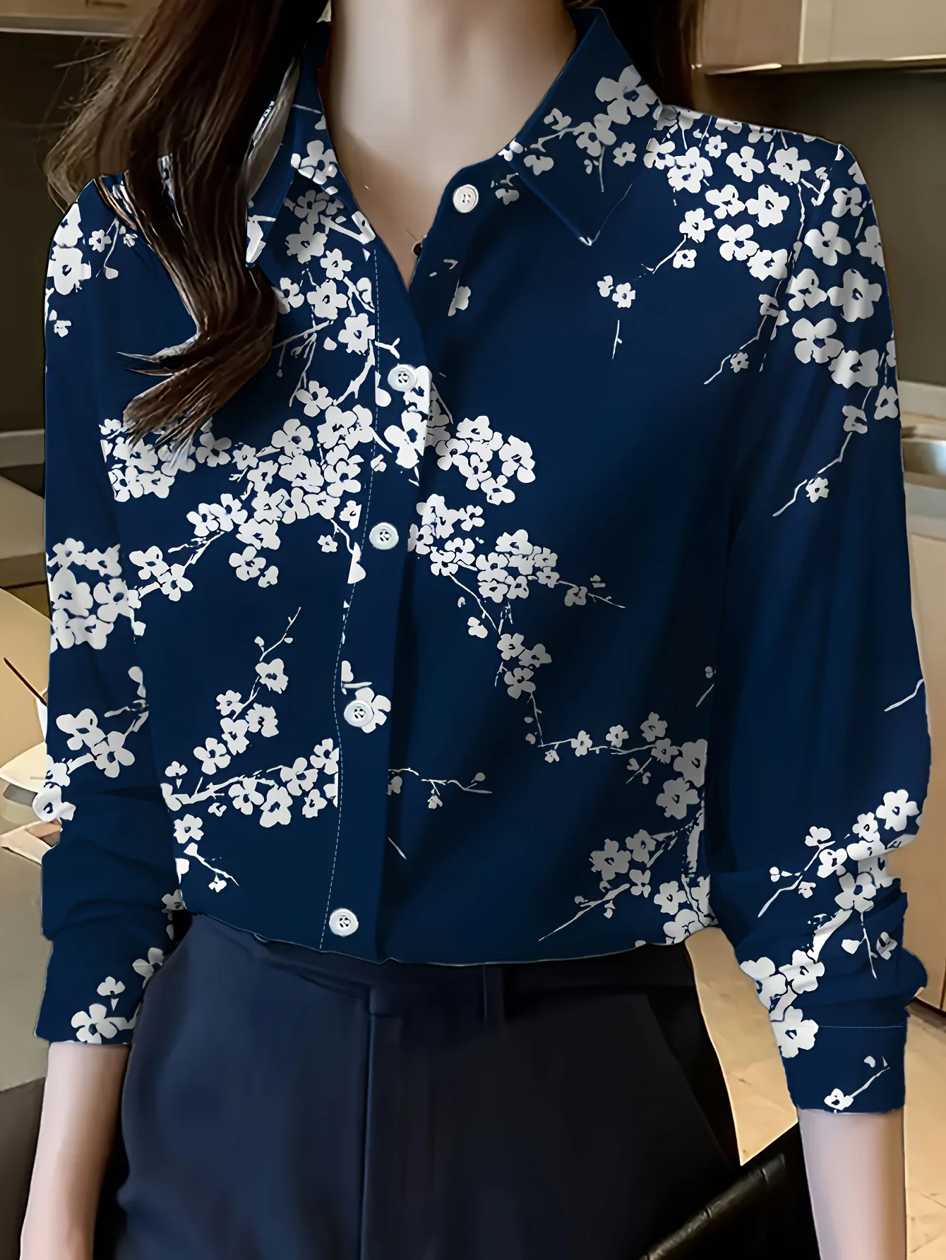 

2025 Spring And Summer New Women's Button Long Sleeve Shirt Elegant Floral Printed Shirt Fashionable Commuter Women's Clothing