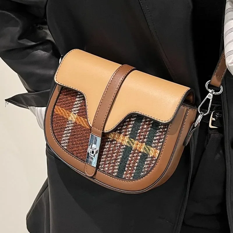 Trendy Wool Blend Grid Saddle Shoulder Crossbody Bags Women Tote Handbags and Purses 2023 New Plaid Messenger Bag High Quality